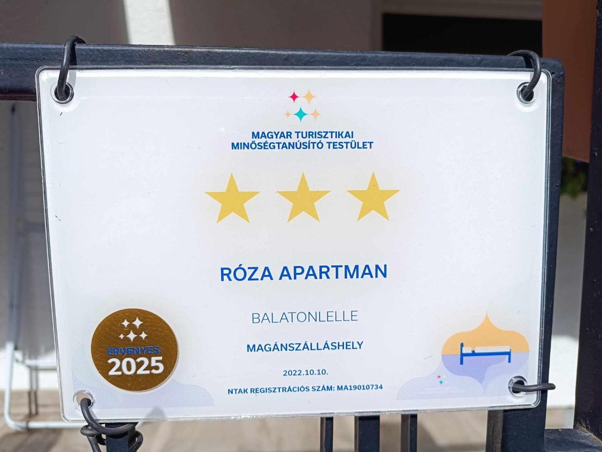 Rose Apartman Балатонлеле Екстериор снимка