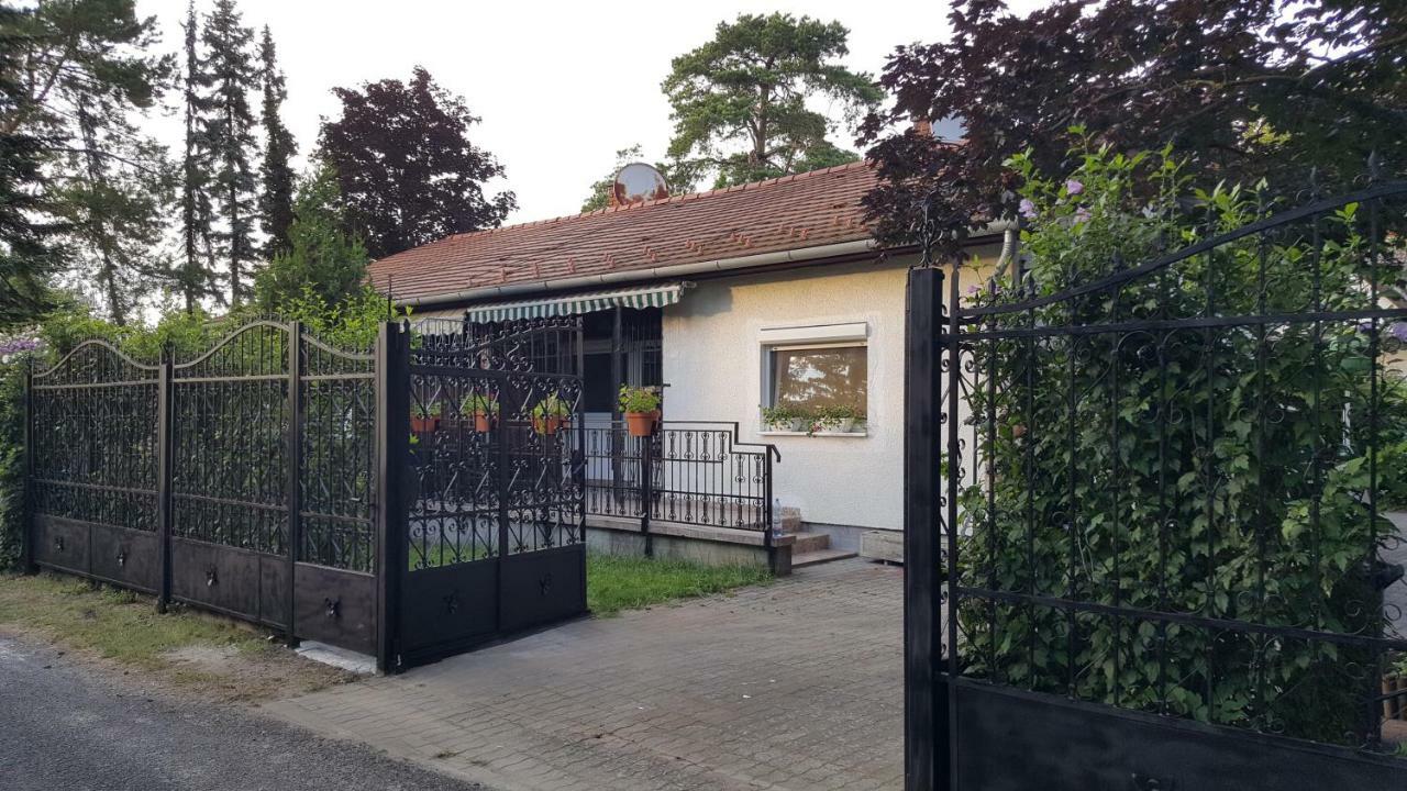 Rose Apartman Балатонлеле Екстериор снимка